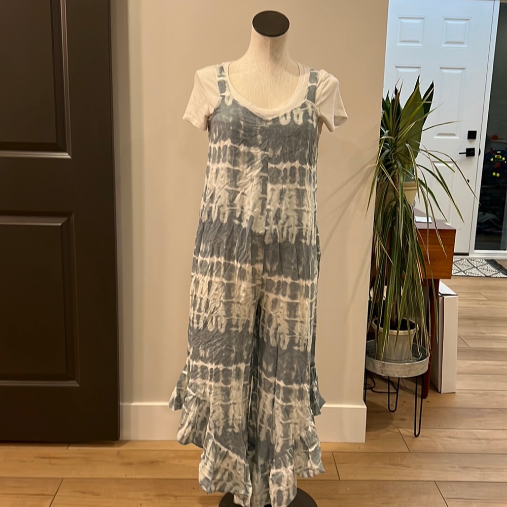 Cute romper never worn